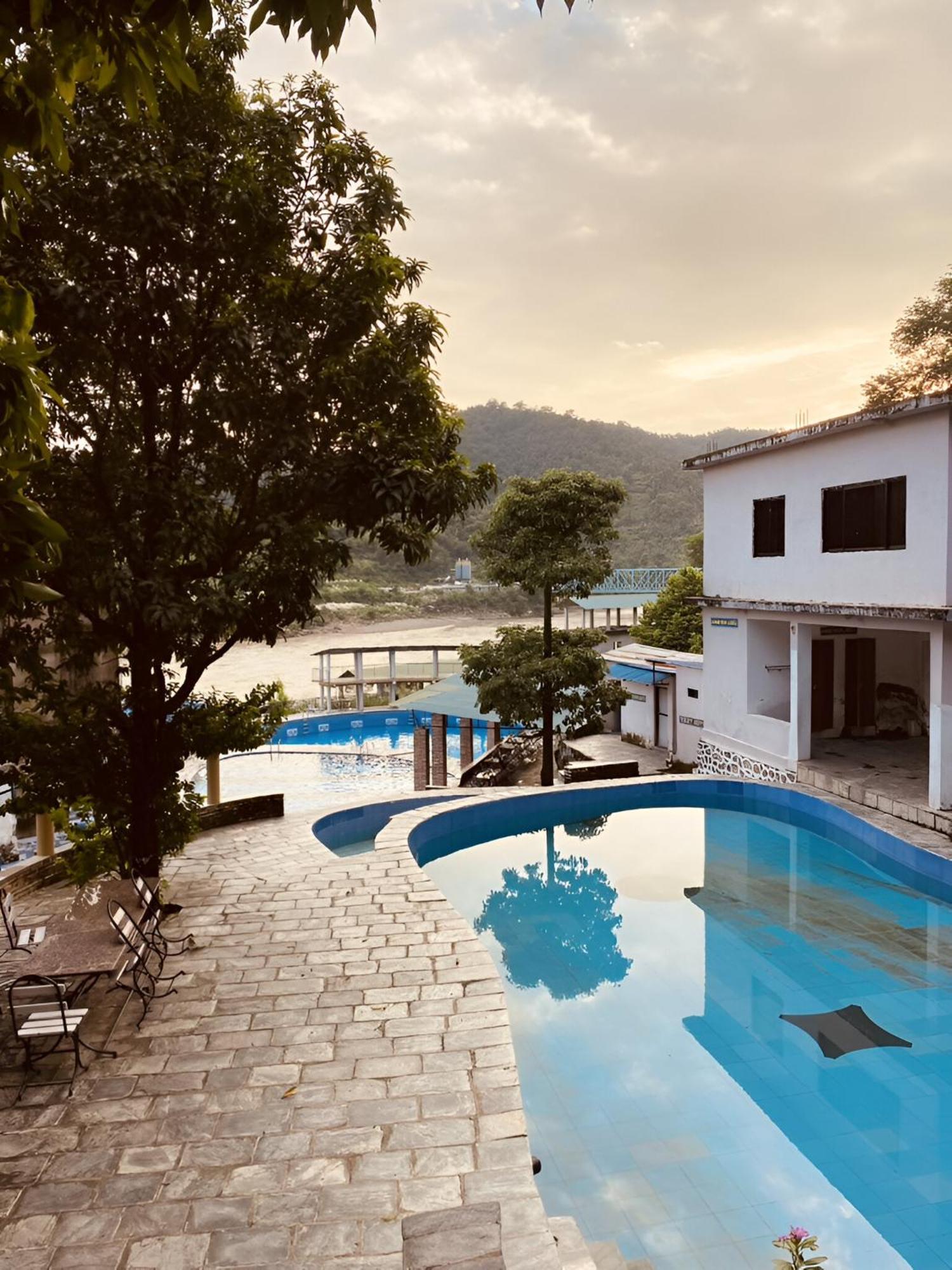 Presidency Resort Upardang Gadhi Buitenkant foto